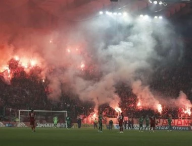 Απογοήτευση και αποδοκιμασίες προς τους παίχτες του Ολυμπιακού στο Γ.Καραϊσκάκης